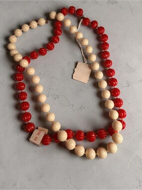 Red and Cream Beaded Necklace - Classic Two-Tone Women’s Jewelry
